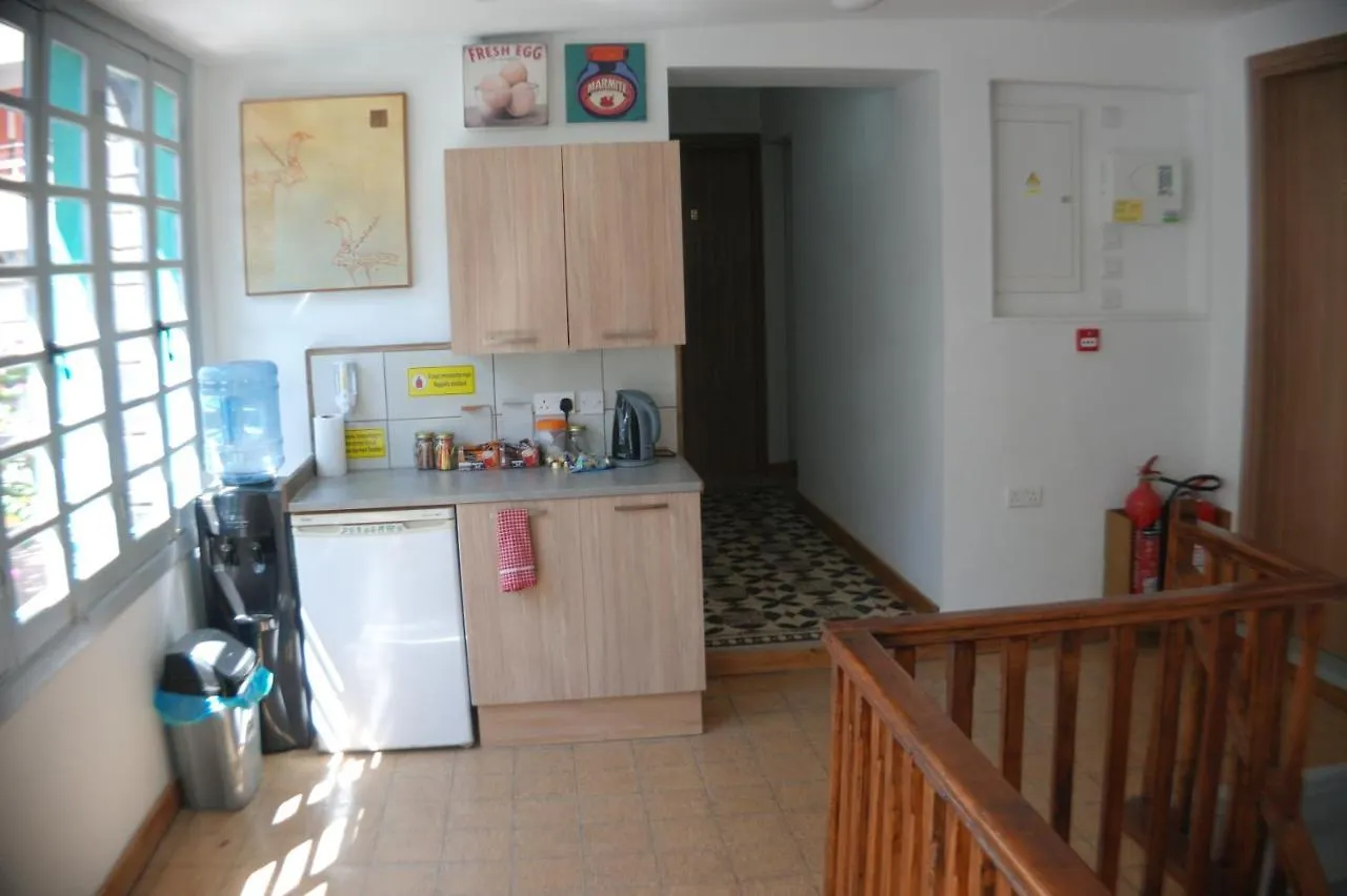 לרנקה Harrys Inn Guesthouse בית הארחה