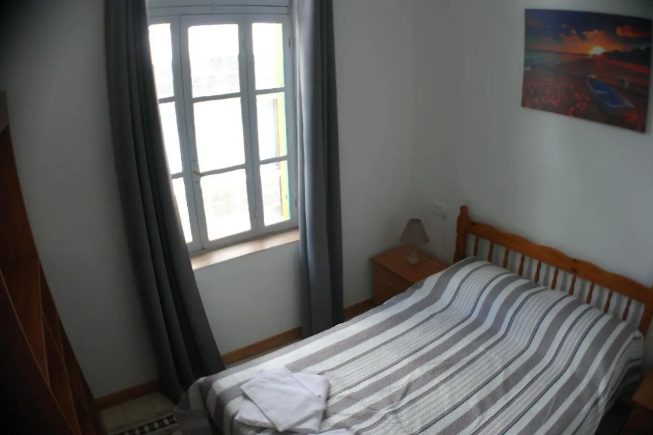 בית הארחה לרנקה Harrys Inn Guesthouse קפריסין