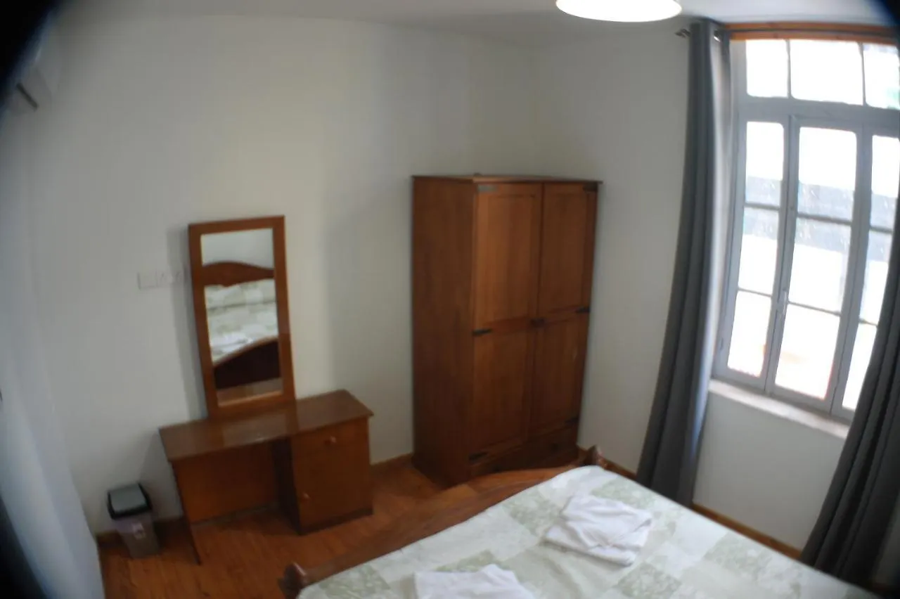 בית הארחה לרנקה Harrys Inn Guesthouse קפריסין