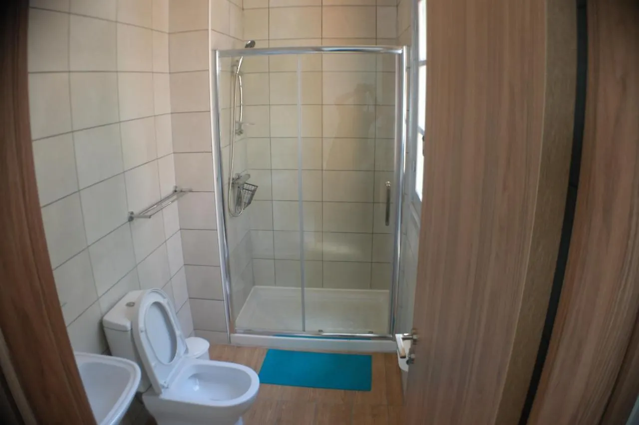 לרנקה Harrys Inn Guesthouse בית הארחה